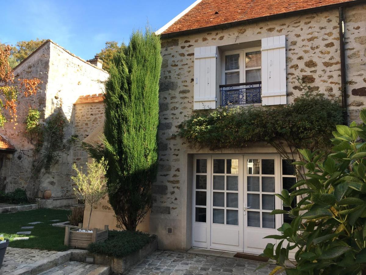 La Maison D'Emilie - Appartements Chaumes-en-Brie Exterior photo